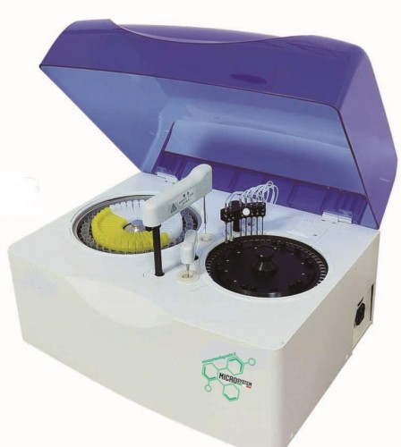 ANALIZZATORE DI CHIMICA CLINICA AUTOMATICO